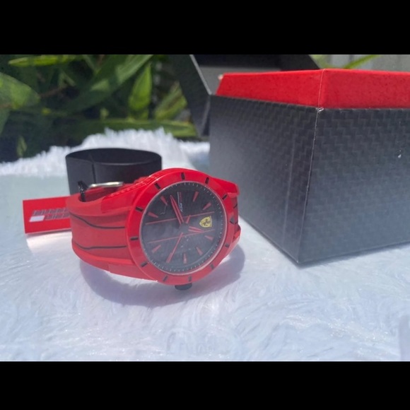 Men’s Ferrari watch - Picture 3 of 3